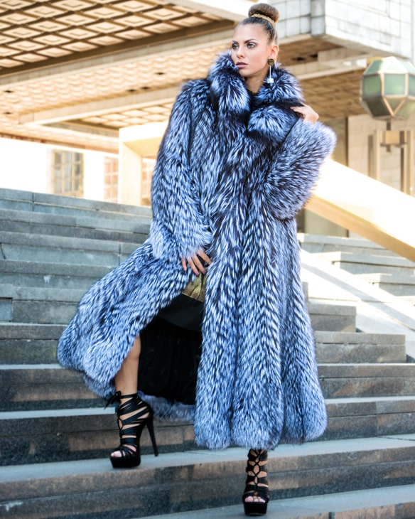 Хит продаж, цветные песцовые жилетки| Официальный сайт фабрики меховых изделий ELENA FURS